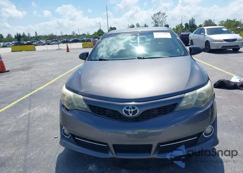 2014 Toyota Camry Se z USA, uszkodzony, nr VIN 4T1BF1FK1EU745809